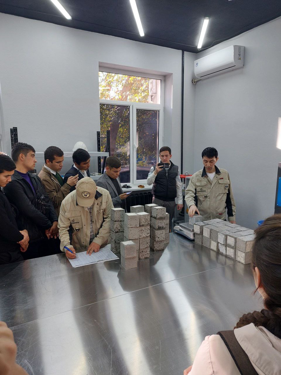 Toshkent arxitektura-qurilish universiteti talabalari “O‘zog‘irsanoatloyiha” institutida laboratoriya mashg‘ulotini o‘tkazdilar